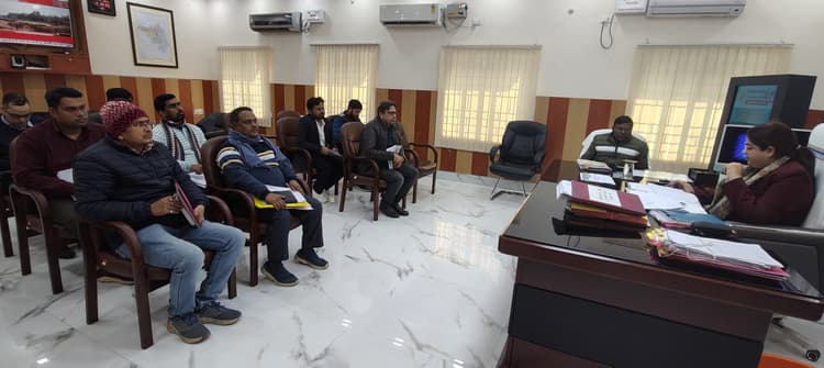 मानक के अनुरूप कार्य नहीं किये गये, तो कार्रवाई तय- डीएम