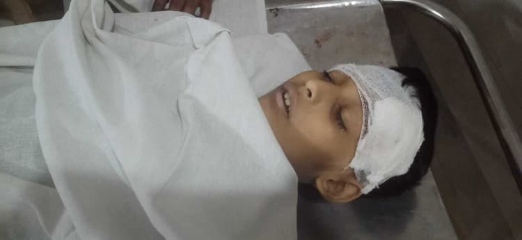 Chaibasa News : गांधी टोला में सड़क पार कर रहे बालक की बुलेट के धक्के से मौत