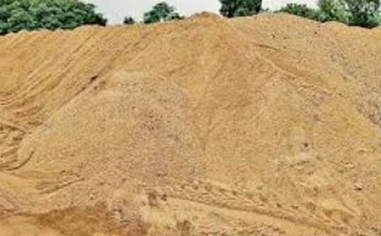 Jamshedpur News :5.20 लाख रुपये में हुई जब्त 52,500 सीएफ्टी बालू की नीलामी