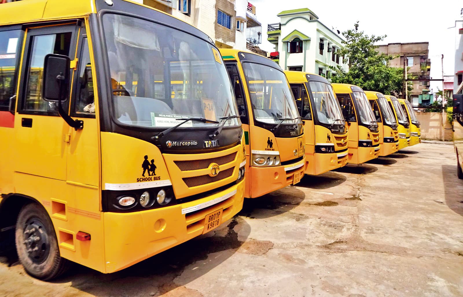 Patna News : लोयोला व  संत जेवियर्स के बच्चों को ले जा रहीं ओवरलोडेड 25 गाड़ियां जब्त