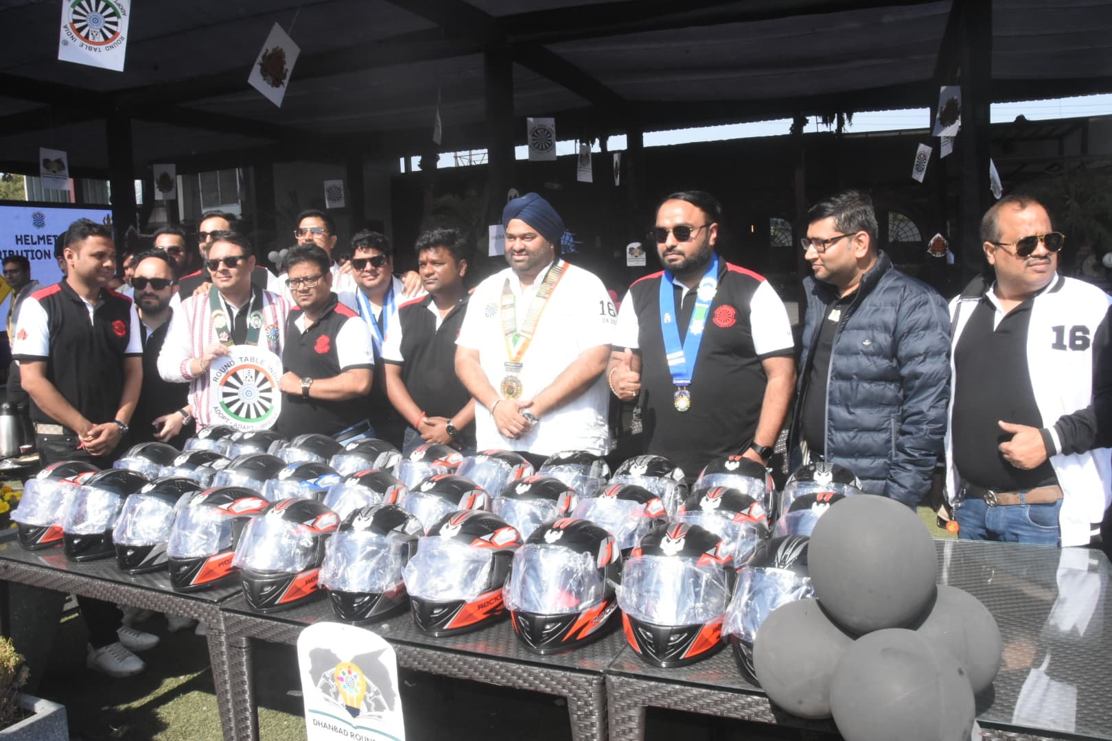 Dhanbad News : राउंड टेबल इंडिया धनबाद चैप्टर ने बांटे 30 दिव्यांगों के बीच निःशुल्क ह्वीलचेयर