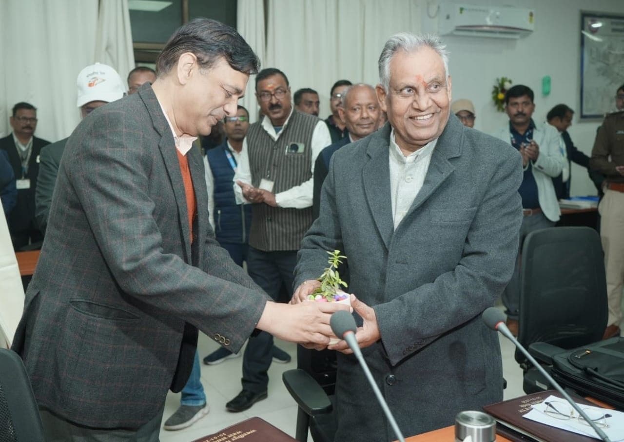 जननायक एक्सप्रेस को मिले एलएचबी, चले बंदे भारत : रामनाथ ठाकुर