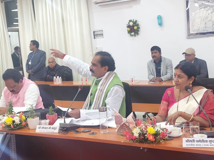 Darbhanga News: सांसद ने दरभंगा में रेल चक्का व अमृत भारत का कोच फैक्टरी लगाने का उठाया मुद्दा