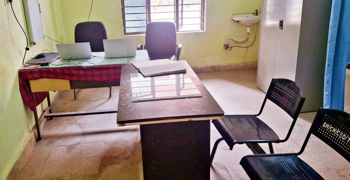 Chapra News : सदर अस्पताल में चिकित्सकों की लेटलतीफी से मरीज परेशान