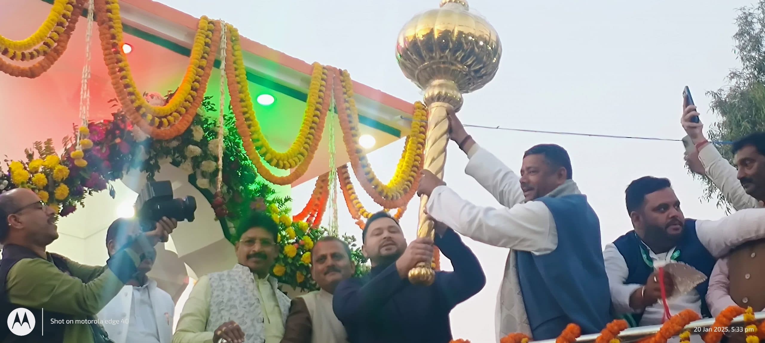 Aurangabad News : पूर्व विधायक की आदमकद प्रतिमा का तेजस्वी ने किया आवरण