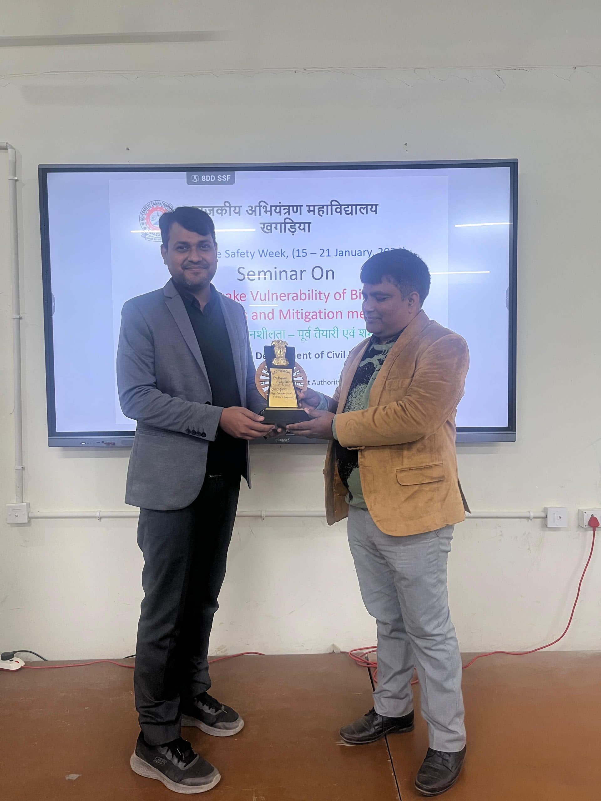 सेमिनार में भूकंप की विभीषिका व निबटने के वैज्ञानिक उपायों पर हुई चर्चा