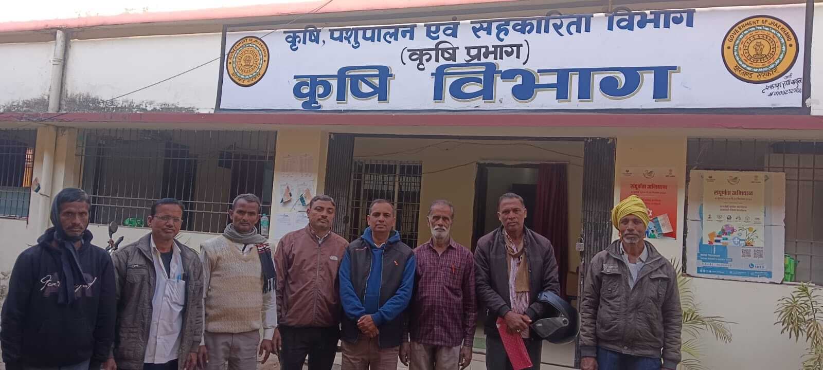 Giridih News :जिला कृषि पदाधिकारी को सौंपा ज्ञापन