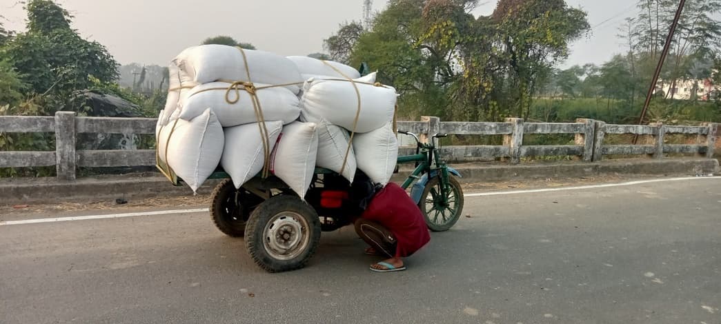जुगाड़ गाड़ी पर नहीं लग रहा लगाम