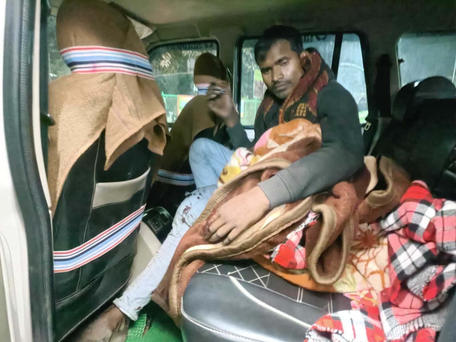 हाइवा की चपेट में आयी दो बाइकें, तीन गंभीर रूप से घायल