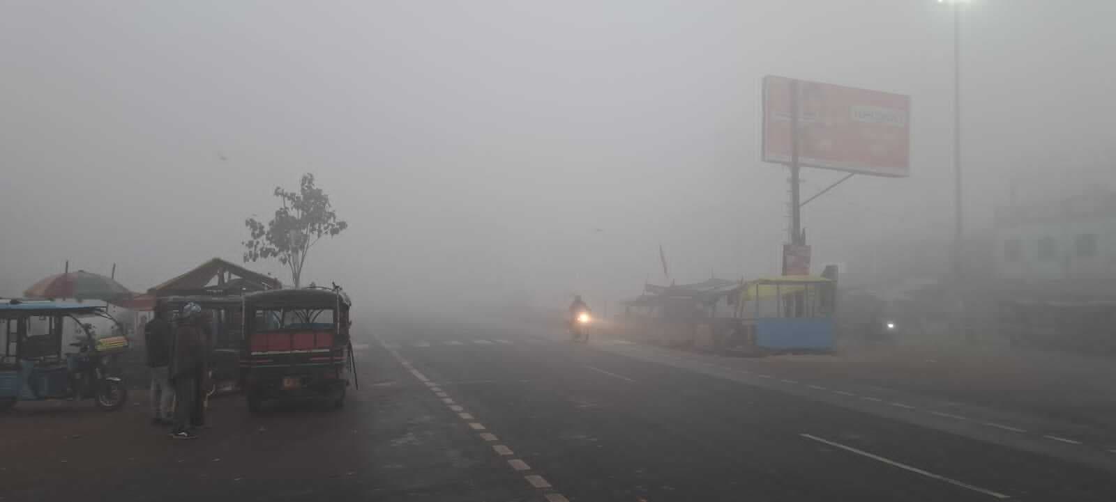 पछुआ हवा से बढ़ी कनकनी, घरों में दुबके रहे लोग