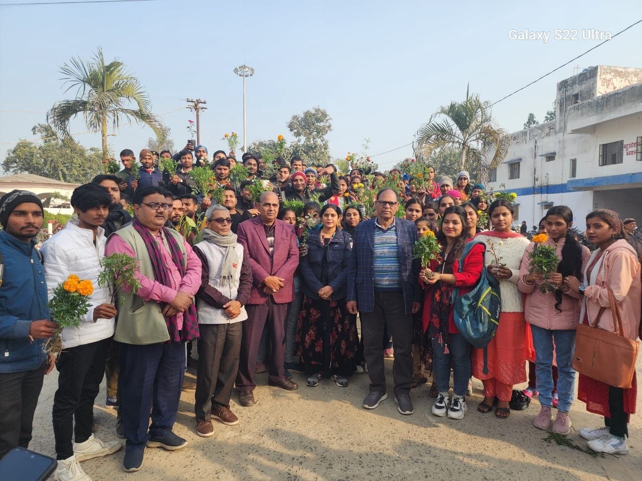 फूलों का सौंदर्य व सुगंध छात्रों में करती है रचनात्मक उत्साह का संचार : प्राचार्य