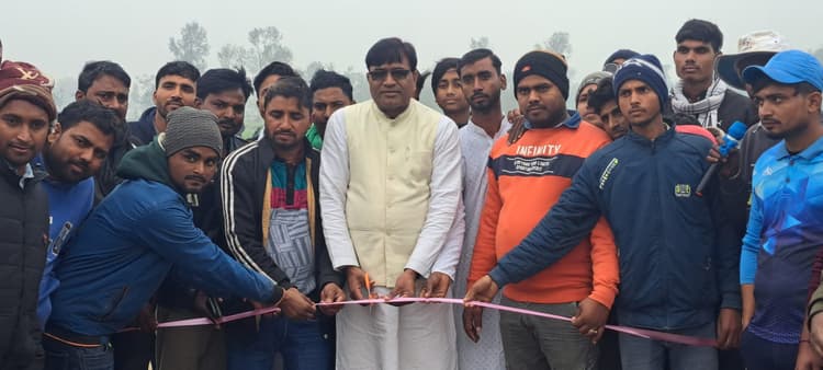 करबला मैदान में टी-20 क्रिकेट टूर्नामेंट का हुआ शुभारंभ, पहले मैच में राजवाड़ा की टीम रही विजयी