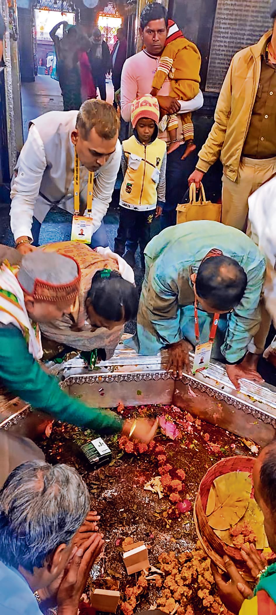 Gaya News : त्रिपुरा विधानसभा के स्पीकर विश्व बंधु सेन ने विष्णुपद मंदिर में की पूजा अर्चना