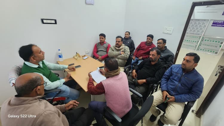 मरीजों से राशि लेने के मामले में बीडीओ ने अस्पताल में की जांच