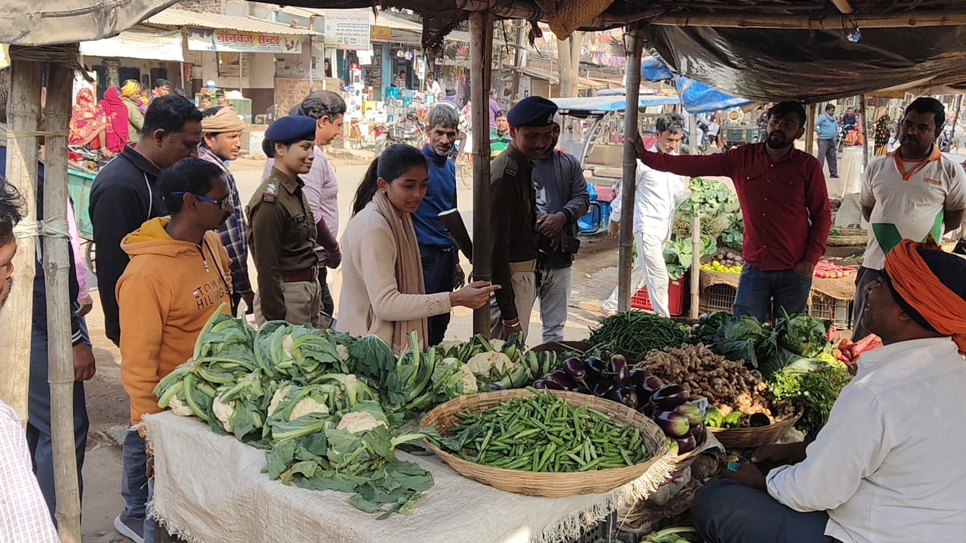 50 किलो सिंगल यूज प्लास्टिक जब्त, दुकानदारों को कार्रवाई करने की दी चेतावनी