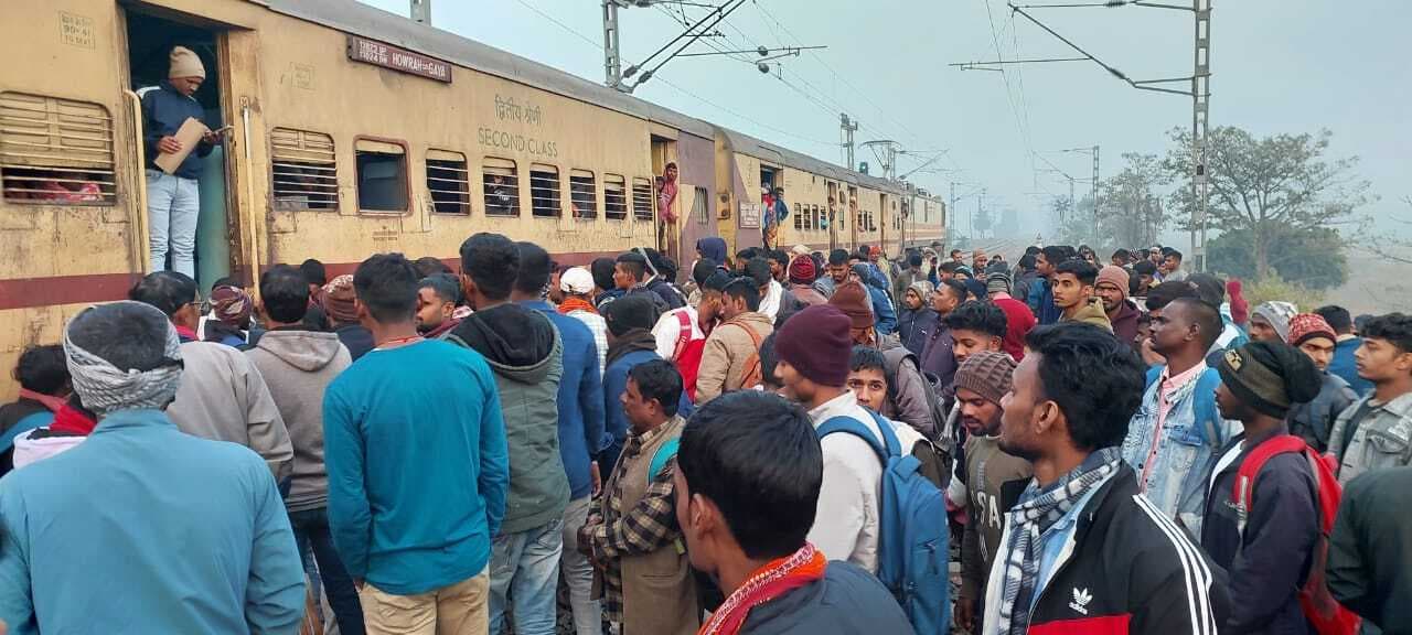 चलती ट्रेन में युवक की गोली मारकर हत्या