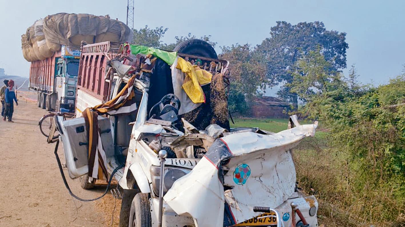 Buxar News: खड़े ट्रक में पिकअप ने मारी टक्कर, दो की मौत