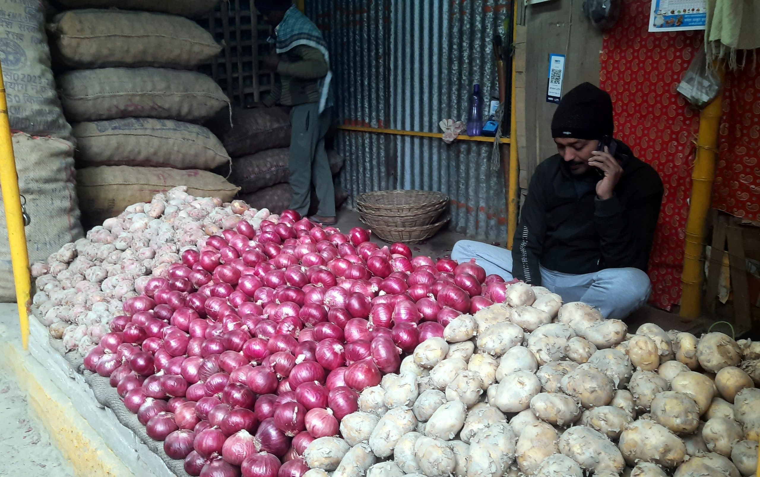 इंदौर व नासिक से आवक बढ़ी तो प्याज के भाव हो गये कम