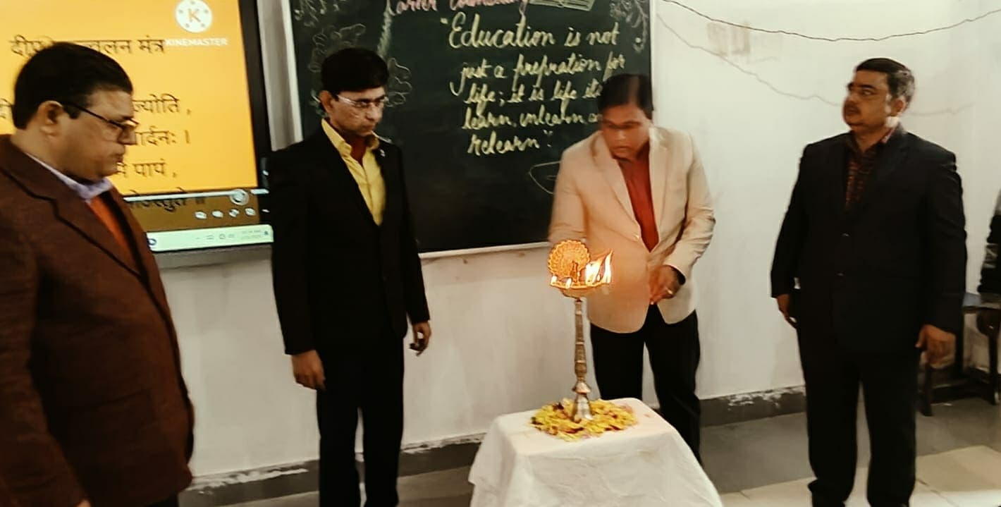 Giridih News: रामकृष्ण डीएवी स्कूल में लाइफ चेंजिंग मोटिवेशनल सेमिनार