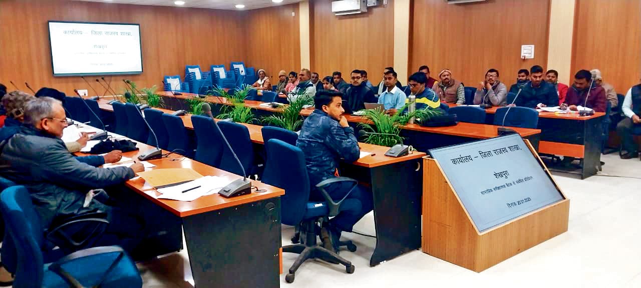 कम लगान वसूली करने वाले कर्मचारी पर होगी कार्रवाई