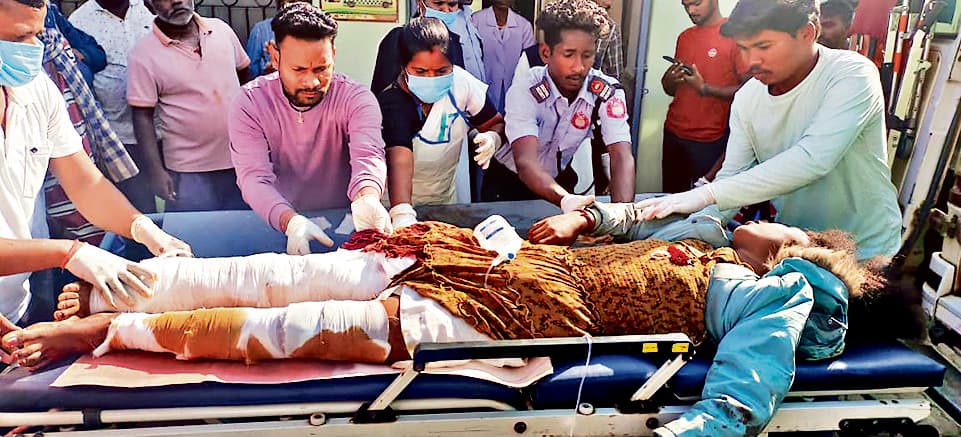 Rourkela News : ट्रक ने स्कूटी को मारी टक्कर, दो सगी बहनों की मौत, घायल युवक की हालत गंभीर