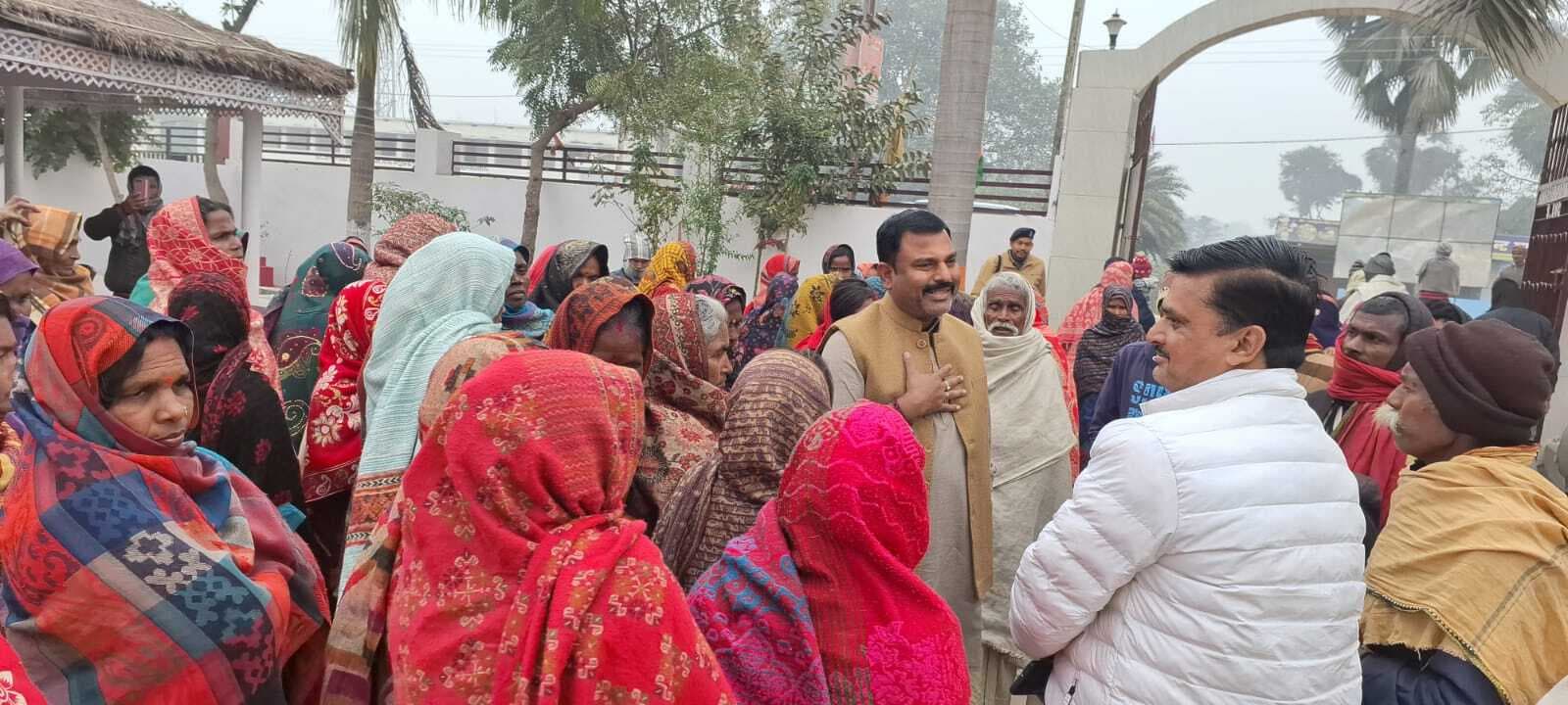 वासगीत पर्चा को लेकर विस्थापितों ने किया धरना प्रदर्शन