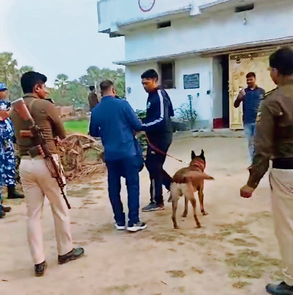 हत्या की नियत से घर में घुसे अपराधियों ने की लाखों की संपत्ति चोरी