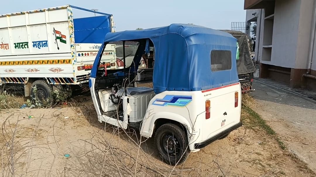 टोटो सहित महिला की लाश थाने में रख चालक हुआ फरार