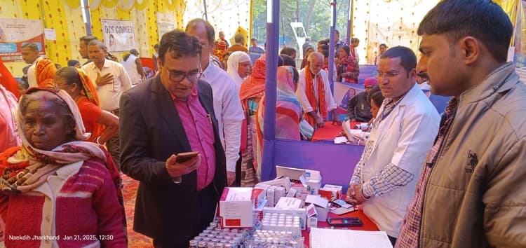 Giridih News : सीएचसी गांडेय में लगे स्वास्थ्य मेले में 759 मरीजों की जांच