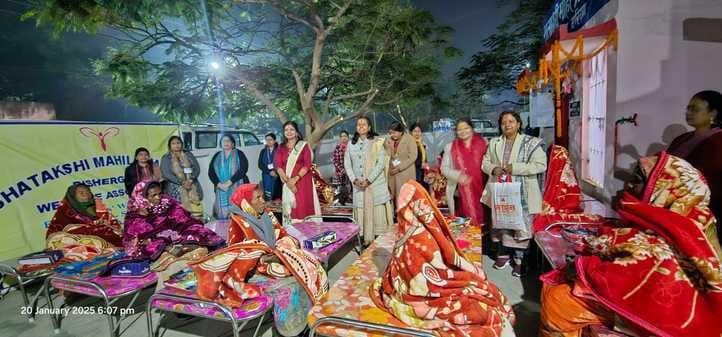 बुजुर्ग व असहाय ग्रामीणों के बीच कंबल वितरण