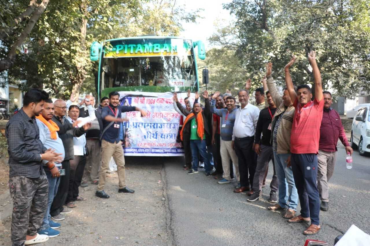 Jamshedpur news.खड़गाझाड़ से श्रीश्री 1008 बाबा बर्फानी सेवा समिति का जत्था महाकुंभ रवाना