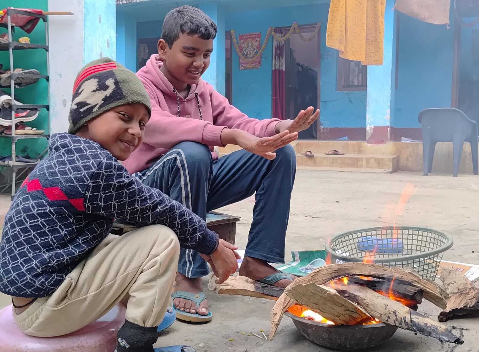 कुहासा व कनकनाती ठंड ने बढ़ाई परेशानी