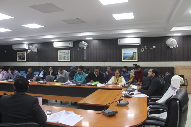 Jamshedpur news. ओडीएफ प्लस मॉडल गांव के लिए बनायी गयी योजना, धरातल पर उतारने का निर्देश