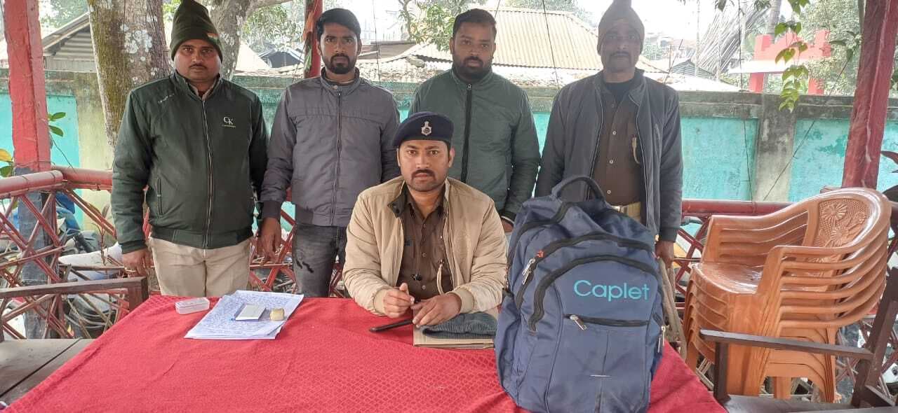 बलिया बेलौन पुलिस ने शराब के साथ दो तस्करों को किया गिरफ्तार