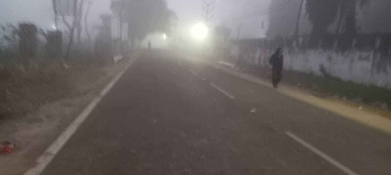 लगातार दूसरे दिन भी नहीं दिखा सूरज, दैनिक मजदूरों को रोजगार के पड़ रहे लाले