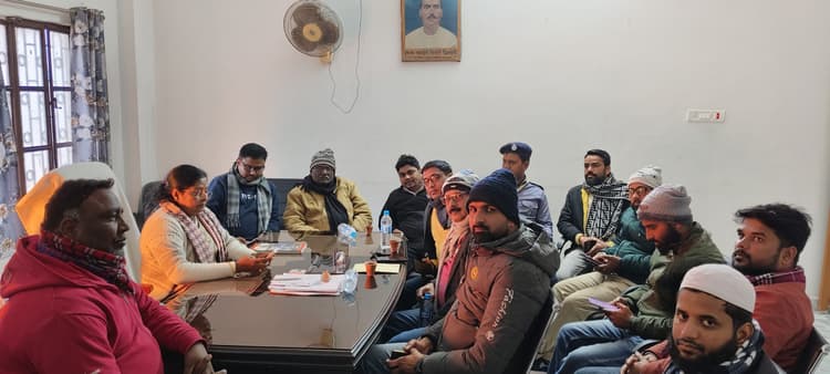 महापुरुषों की प्रतिमाओं पर माल्यार्पण को लेकर मुख्य पार्षद ने की बैठक