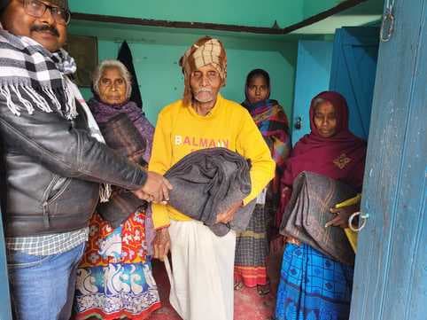200 जरूरतमंद लोगों के बीच बांटा गया कंबल