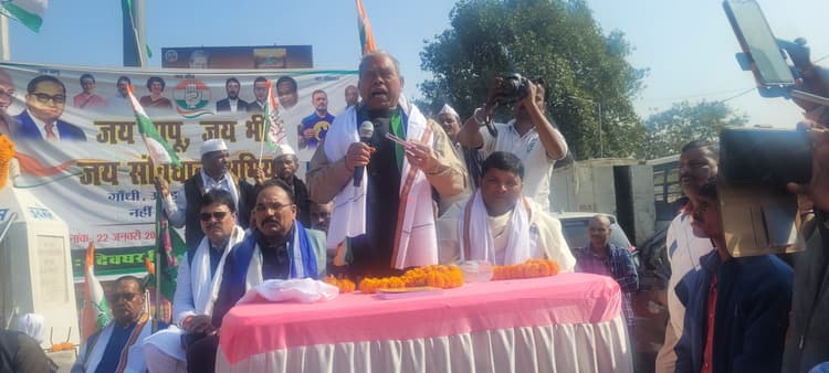 Deoghar news : भाजपा के लोग मिटाना चाहते है भीमराव आंबेडकर का संविधान : कांग्रेस  प्रदेश अध्यक्ष ...प्रदेश अध्यक्ष का फिसली जुबान.अमित साह को बताया अपनी पार्टी की अध्यक्ष