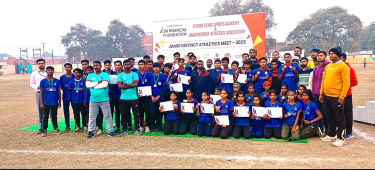 60 मीटर दौड़ में शाश्वत प्रियम व खुशी अव्वल