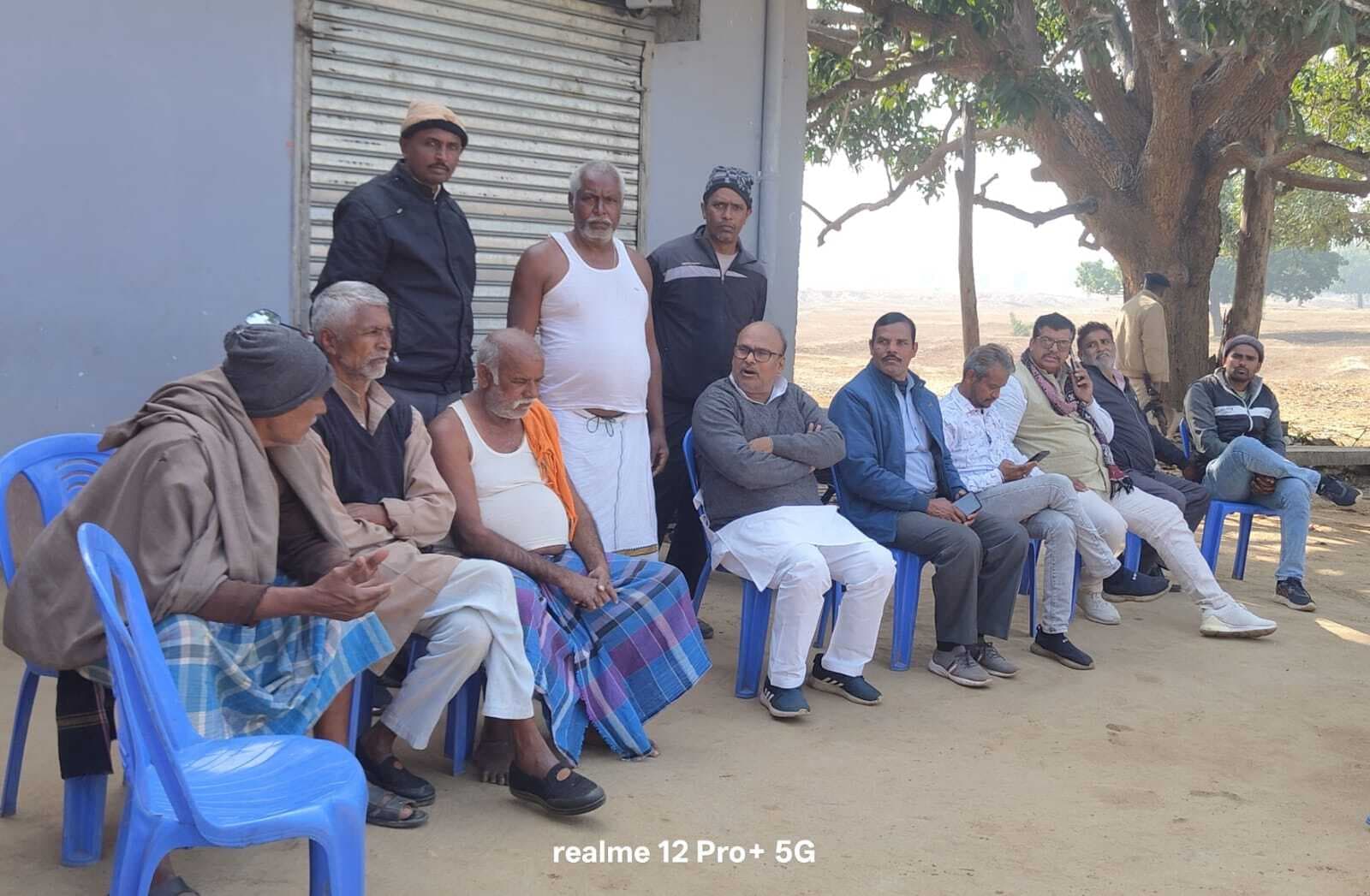 पीड़ित परिजनों से मिले पूर्व एमएलसी, दी सांत्वना