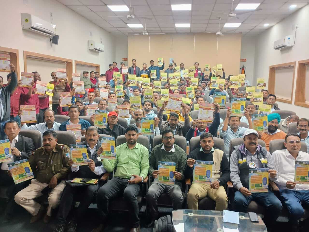 Jamshedpur news. ट्रैफिक नियम का पालन कर ही दुर्घटनाओं को रोकना संभव : एमवीआइ