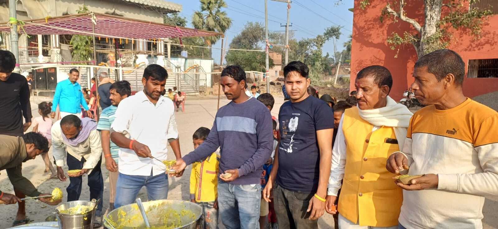 दीपों की माला से की राघव की उतारी आरती
