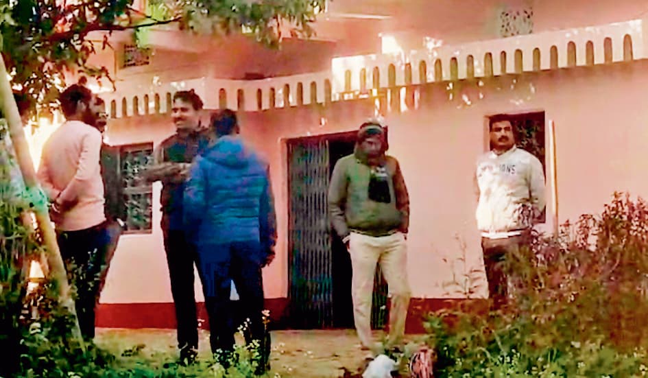 Aurangabad News: टंडवा मुखिया के घर झारखंड निगरानी का छापा