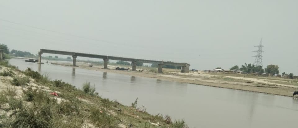 पांच साल से अधूरा है पुल का निर्माण कार्य