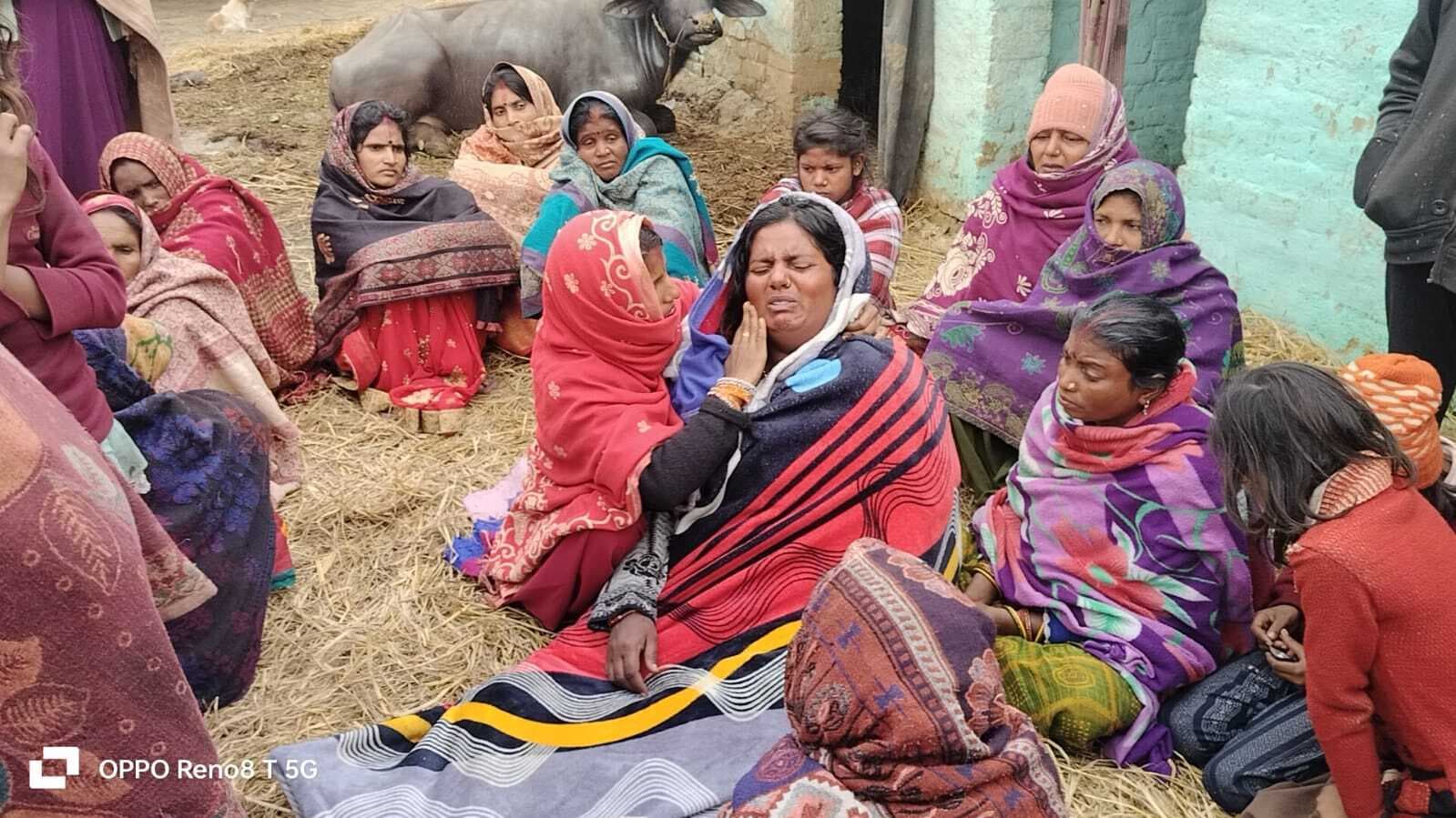 अंगूठा चीर खून से पूरी की शादी की रस्म, फिर प्रेमी युगल आम के पेड़ से लटक गये