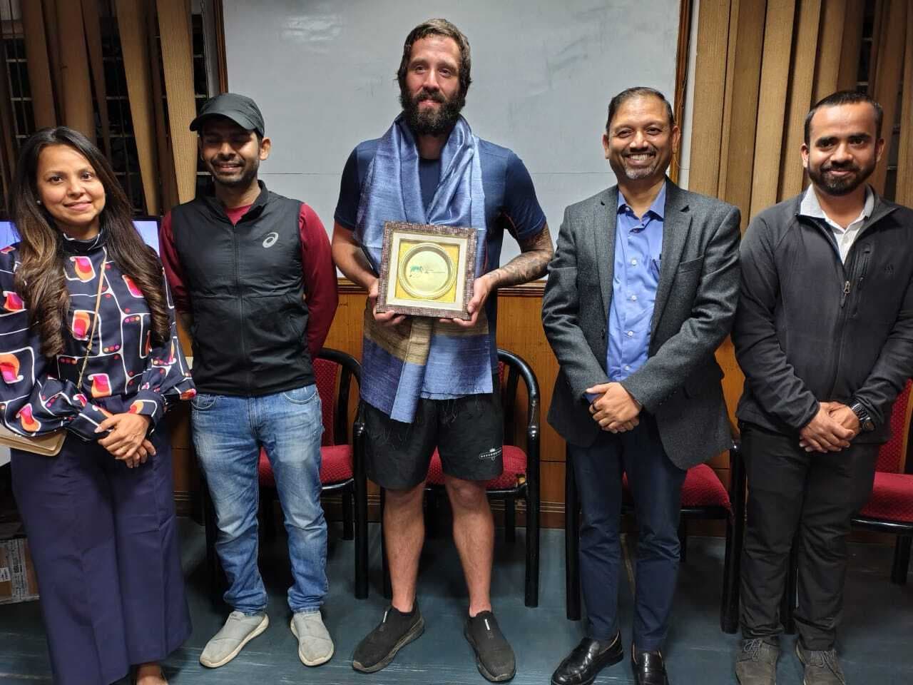 mich unique triathlon : 16 देशों की यात्रा पूरी जमशेदपुर पहुंचे इंग्लैंड के मिच, एवरेस्ट फतह करना है मकसद