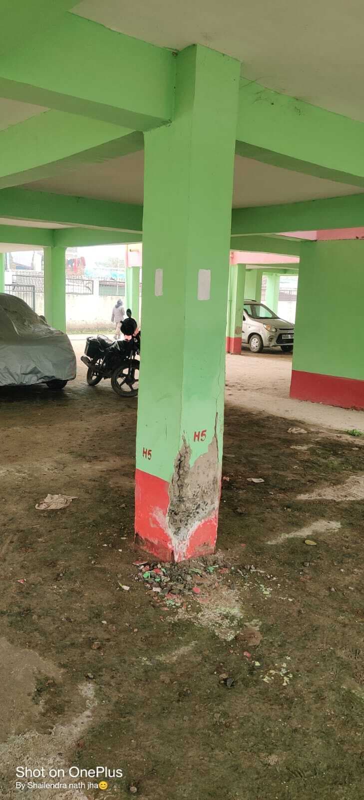 Madhubani News : झंझारपुर में रेलवे क्वार्टर तीन साल में हुआ क्षतिग्रस्त