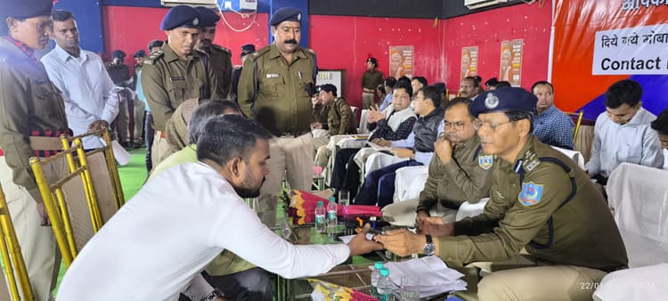 Giridih News: जन शिकायत समाधान कार्यक्रम में 40 मामलों में 11 का हुआ समाधान