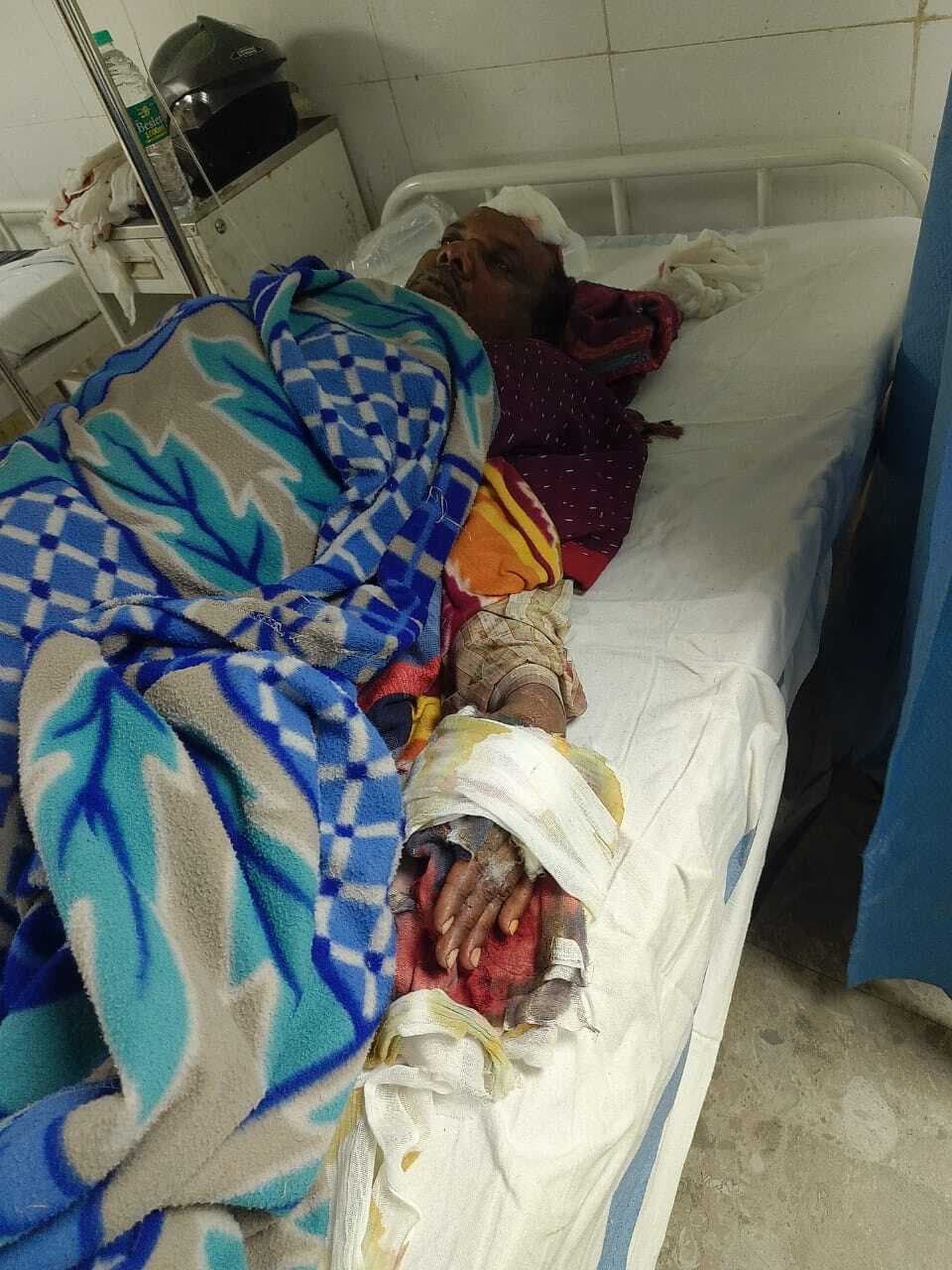 घर के बरामदे पर सोये अवस्था में धारदार हथियार से किया हमला, रेफर