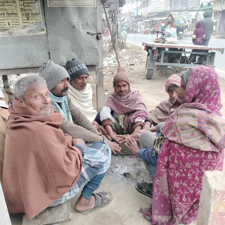 Darbhanga News : कड़ाके की ठंड से जनजीवन पूरी तरह अस्त-व्यस्त